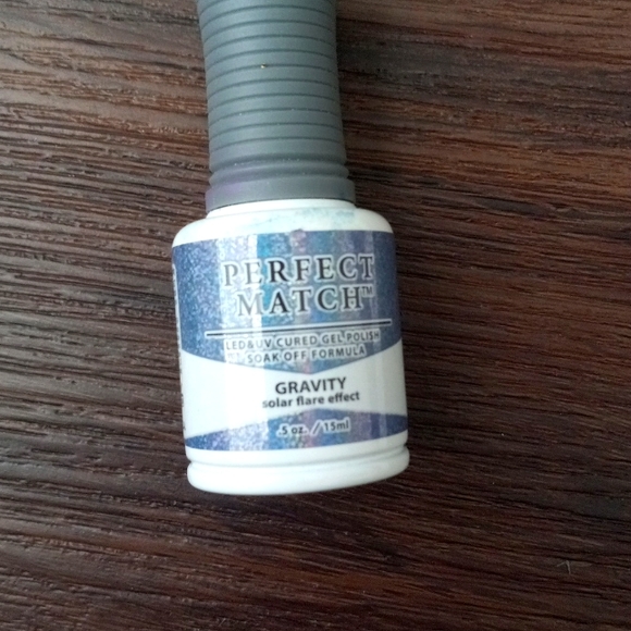 Nail polish in the shade GRAVITY - Picture 2 of 4